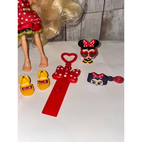 Disney Doorables ADOORBS Zoey Doll Accessories & Stand Minnie Mouse Superfan - Picture 4 of 4